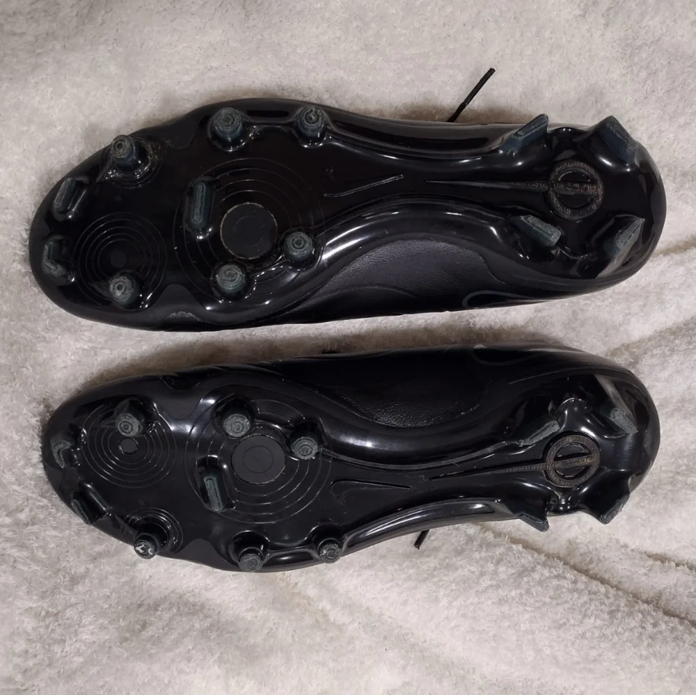 Nike Kids Black Sneakers EUC